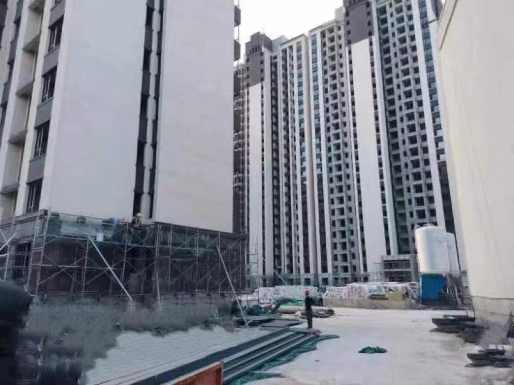 9月23日,在名门翠园业主看来,该项目处于复工的初期阶段。受访者供图