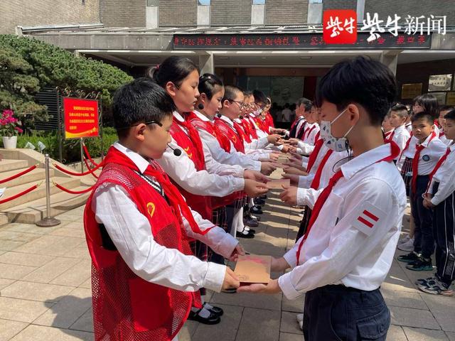 用儿童的语言创编解说词!南京“梅园红”新一届红领巾讲解员上岗休闲区蓝鸢梦想 - Www.slyday.coM 用儿童的语言创编解说词!南京“梅园红”新一届红领巾讲解员上岗休闲区蓝鸢梦想 - Www.slyday.coM