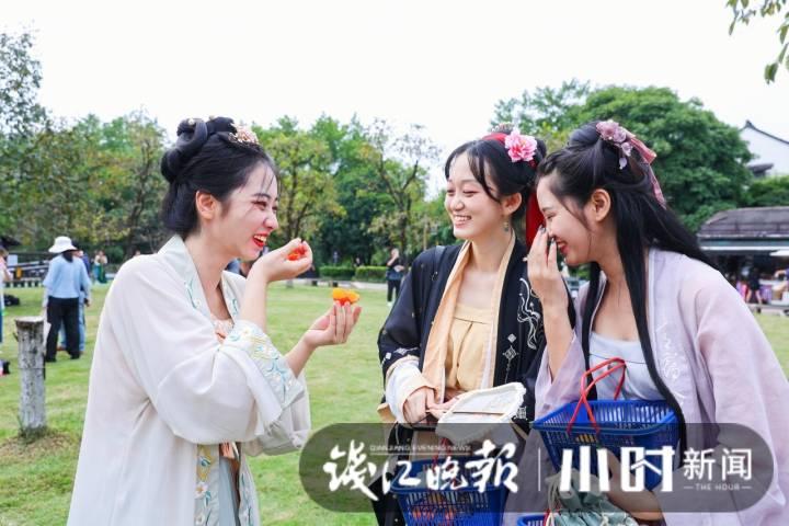 西溪火柿节又来啦!国庆长假正是最佳采摘时间,带家人一起来享受这份甜蜜吧休闲区蓝鸢梦想 - Www.slyday.coM 西溪火柿节又来啦!国庆长假正是最佳采摘时间,带家人一起来享受这份甜蜜吧休闲区蓝鸢梦想 - Www.slyday.coM