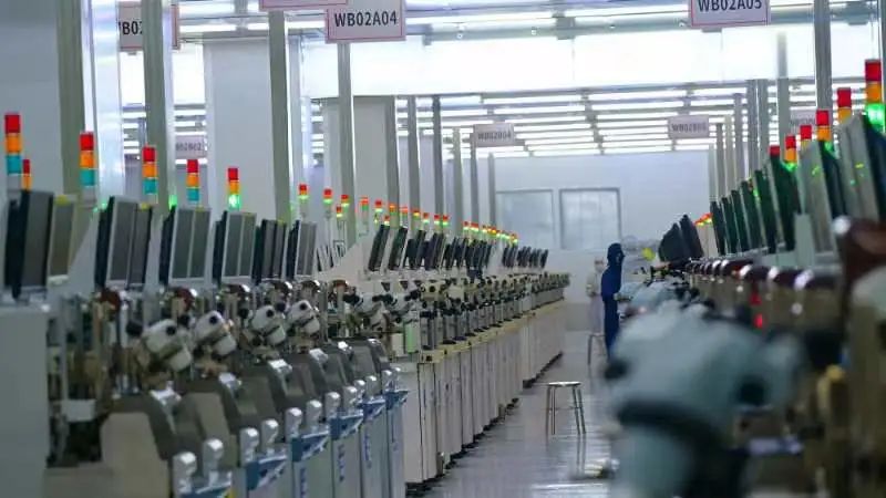 万国半导体造出西南地区首颗独立开发、设计并自行完成晶圆制造与封装测试的IGBT元件。万国半导体供图