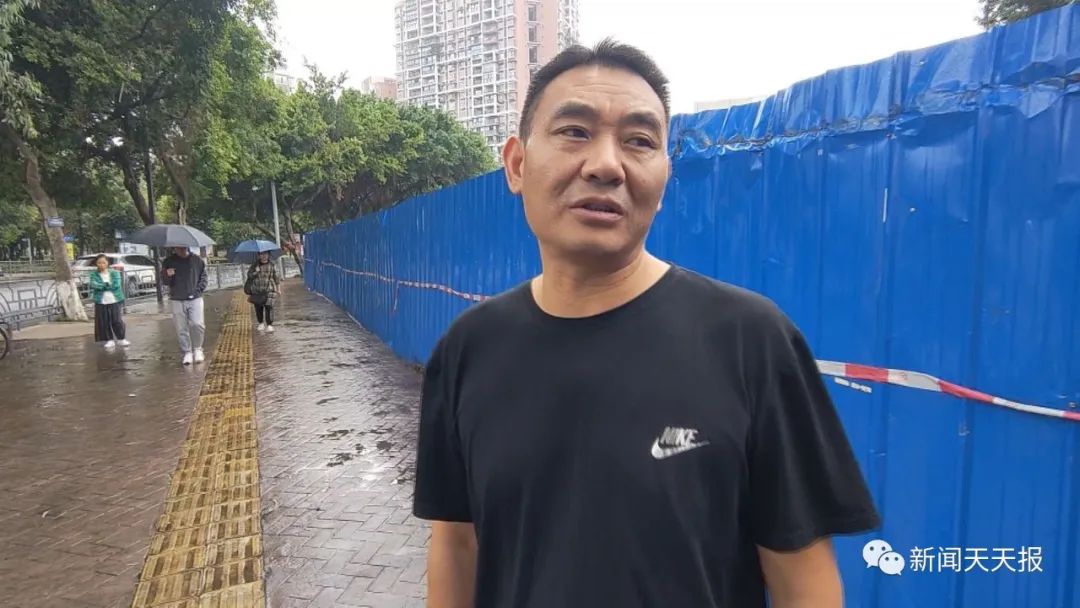 乐山这里的行道树歪着长,市民很担心休闲区蓝鸢梦想 - Www.slyday.coM 乐山这里的行道树歪着长,市民很担心休闲区蓝鸢梦想 - Www.slyday.coM