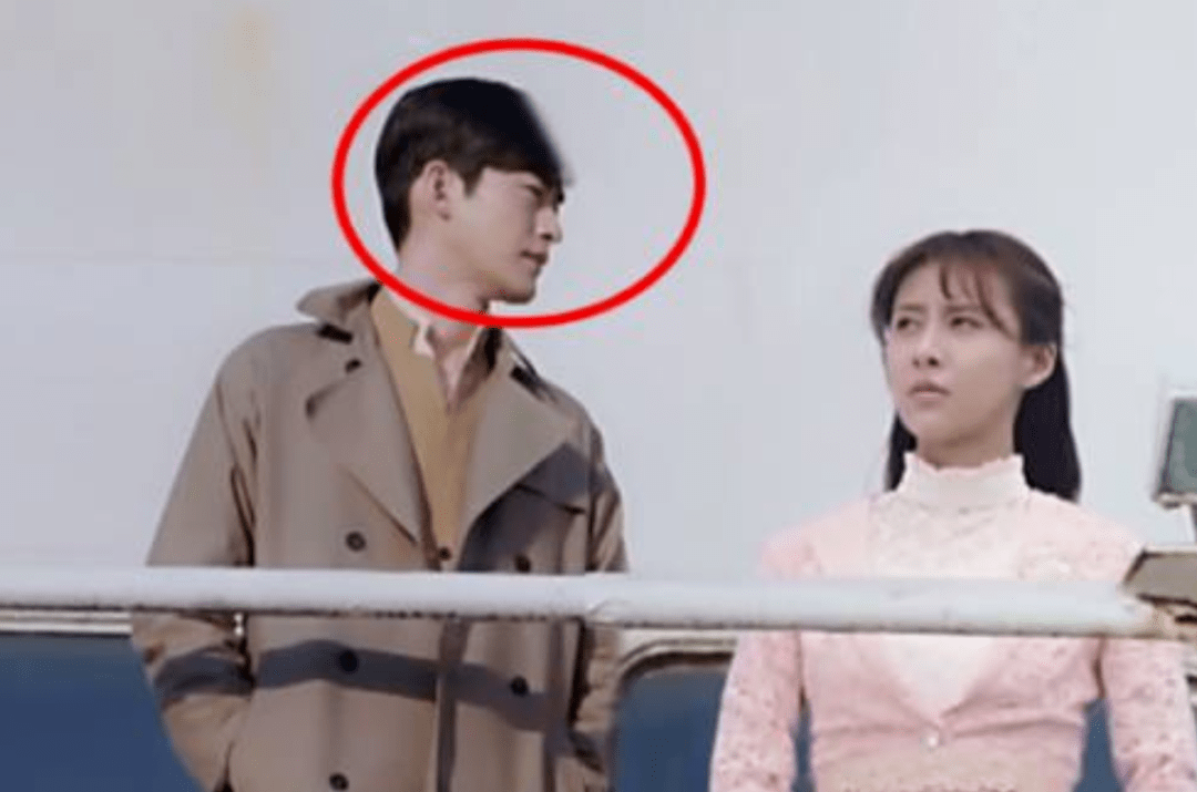 杨幂悬浮、张翰脑袋缺一角,影视剧10大“抠图”事故,给我看笑了休闲区蓝鸢梦想 - Www.slyday.coM 杨幂悬浮、张翰脑袋缺一角,影视剧10大“抠图”事故,给我看笑了休闲区蓝鸢梦想 - Www.slyday.coM