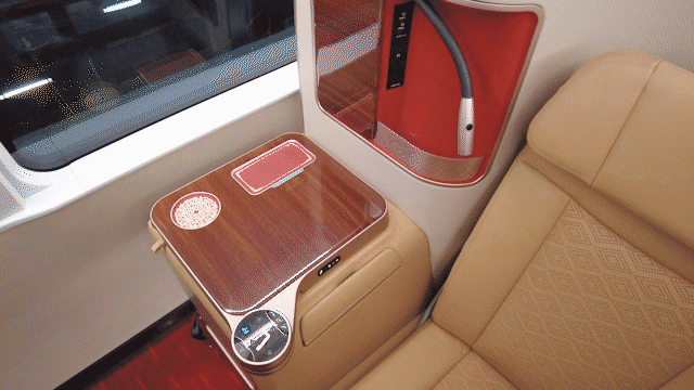 长编组复兴号智能动车组来了:商务座支持手机无线充电、手机投屏休闲区蓝鸢梦想 - Www.slyday.coM 长编组复兴号智能动车组来了:商务座支持手机无线充电、手机投屏休闲区蓝鸢梦想 - Www.slyday.coM