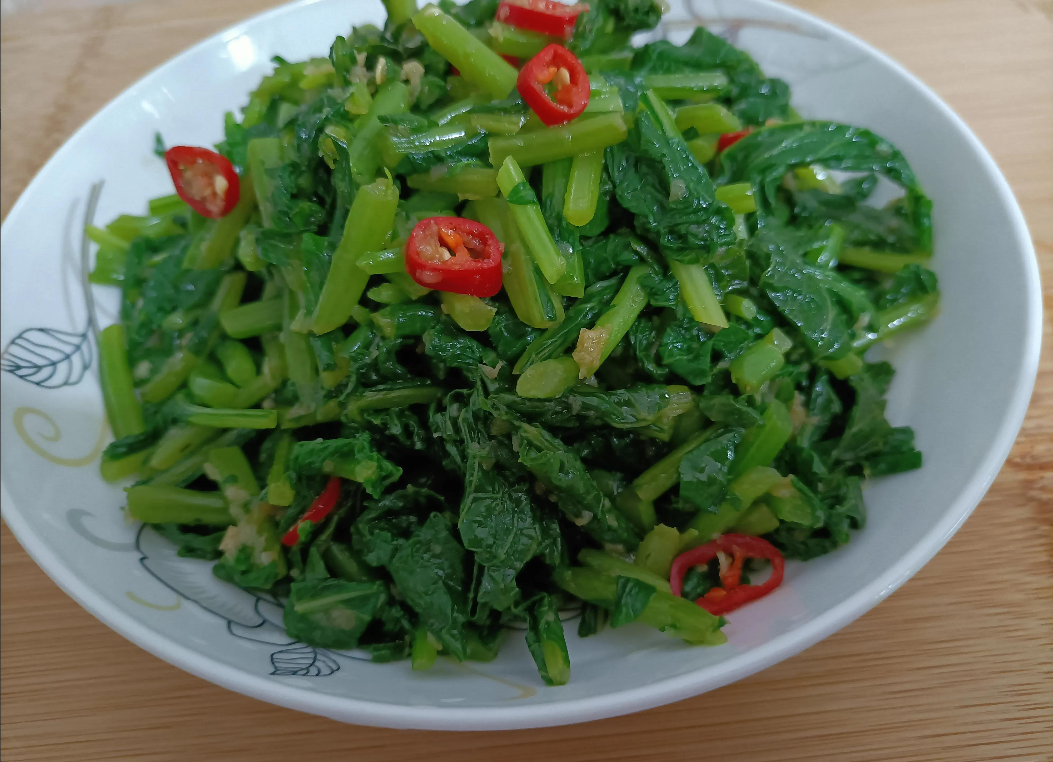 它是含钙量的第一的蔬菜,还能化痰止咳护眼,可惜很多人都把它扔掉了!休闲区蓝鸢梦想 - Www.slyday.coM 它是含钙量的第一的蔬菜,还能化痰止咳护眼,可惜很多人都把它扔掉了!休闲区蓝鸢梦想 - Www.slyday.coM