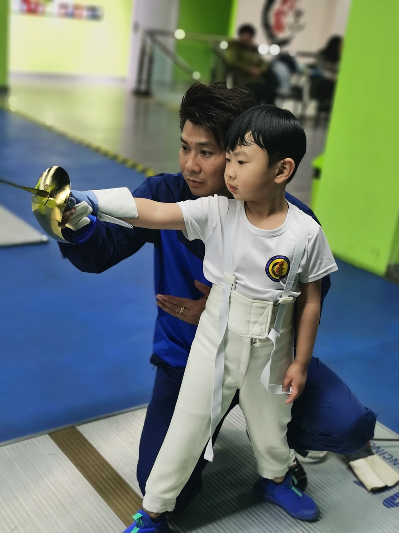 市运会“我的运动家”③ 子承父业,小小剑客为了吃红烧肉情愿加练休闲区蓝鸢梦想 - Www.slyday.coM 市运会“我的运动家”③ 子承父业,小小剑客为了吃红烧肉情愿加练休闲区蓝鸢梦想 - Www.slyday.coM