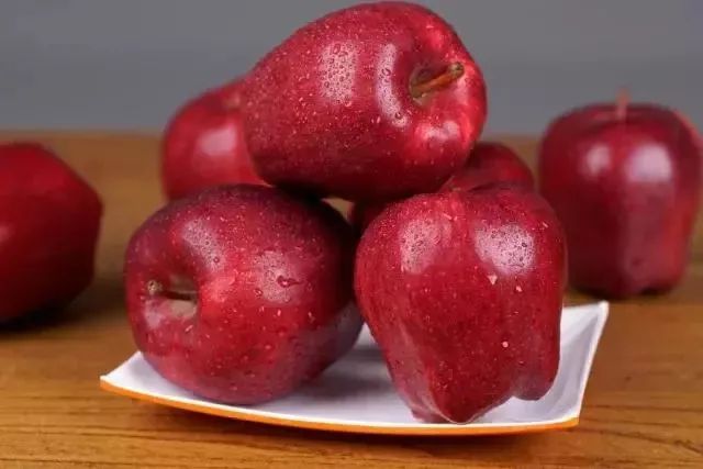 来自深山里的花花牛,入口香甜软糯,价格实惠,比蛇果要好一百倍!休闲区蓝鸢梦想 - Www.slyday.coM 来自深山里的花花牛,入口香甜软糯,价格实惠,比蛇果要好一百倍!休闲区蓝鸢梦想 - Www.slyday.coM