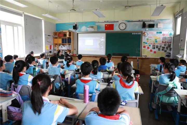 家庭、学校、社区高质量联动,孩子的“视界”更敞亮了休闲区蓝鸢梦想 - Www.slyday.coM 家庭、学校、社区高质量联动,孩子的“视界”更敞亮了休闲区蓝鸢梦想 - Www.slyday.coM