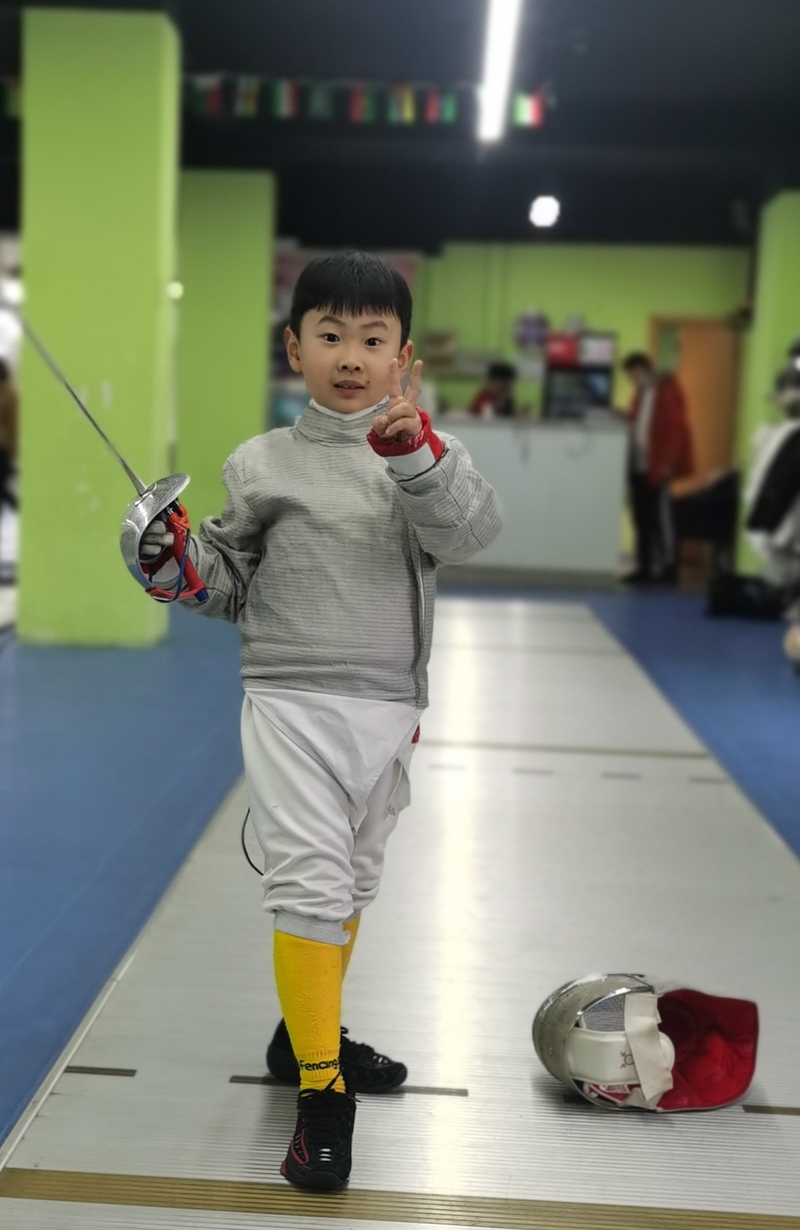 市运会“我的运动家”③ 子承父业,小小剑客为了吃红烧肉情愿加练休闲区蓝鸢梦想 - Www.slyday.coM 市运会“我的运动家”③ 子承父业,小小剑客为了吃红烧肉情愿加练休闲区蓝鸢梦想 - Www.slyday.coM