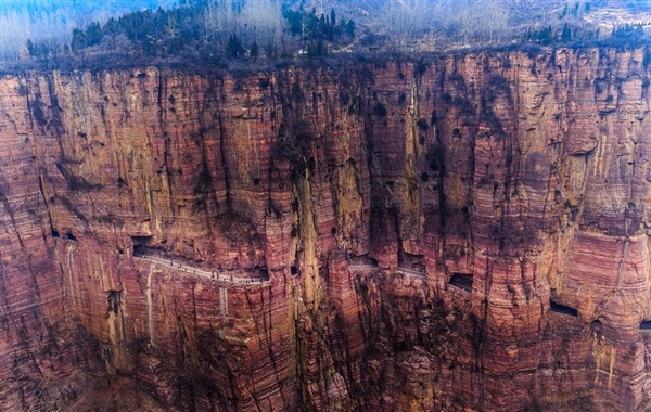 河南辉县近百只山羊接连跳崖坠亡:汽车惊吓 惨不忍睹 损失十几万休闲区蓝鸢梦想 - Www.slyday.coM 河南辉县近百只山羊接连跳崖坠亡:汽车惊吓 惨不忍睹 损失十几万休闲区蓝鸢梦想 - Www.slyday.coM