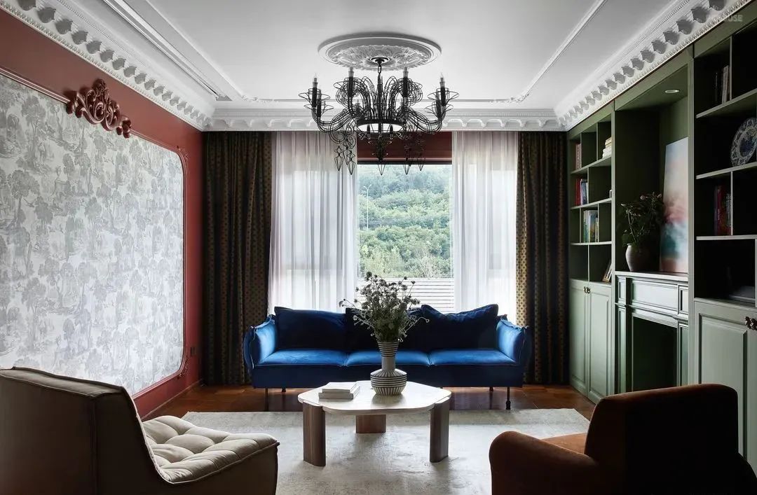 大胆红配绿竟也很时髦?北京150㎡法式中国风,装出了油画般的高级感休闲区蓝鸢梦想 - Www.slyday.coM 大胆红配绿竟也很时髦?北京150㎡法式中国风,装出了油画般的高级感休闲区蓝鸢梦想 - Www.slyday.coM