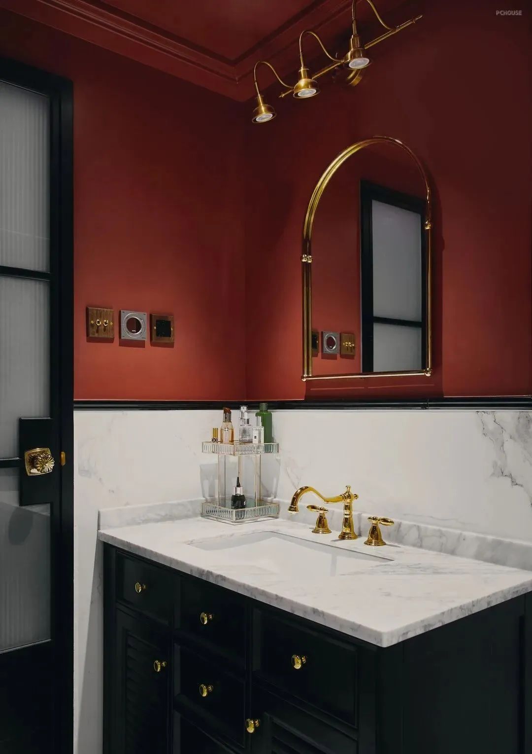 大胆红配绿竟也很时髦?北京150㎡法式中国风,装出了油画般的高级感休闲区蓝鸢梦想 - Www.slyday.coM 大胆红配绿竟也很时髦?北京150㎡法式中国风,装出了油画般的高级感休闲区蓝鸢梦想 - Www.slyday.coM