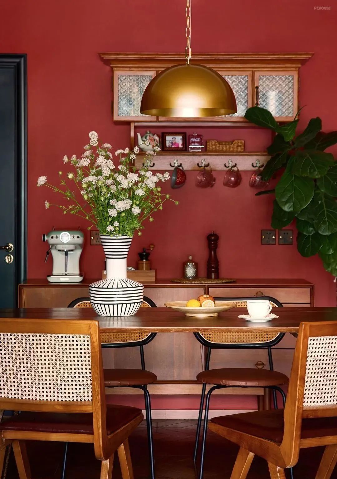 大胆红配绿竟也很时髦?北京150㎡法式中国风,装出了油画般的高级感休闲区蓝鸢梦想 - Www.slyday.coM 大胆红配绿竟也很时髦?北京150㎡法式中国风,装出了油画般的高级感休闲区蓝鸢梦想 - Www.slyday.coM