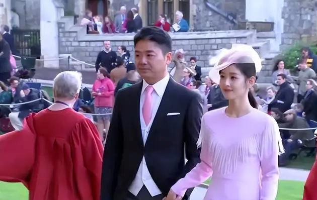 章泽天怀二胎和刘强东逛超市,肚子凸起明显,夫妻同框恩爱如初休闲区蓝鸢梦想 - Www.slyday.coM 章泽天怀二胎和刘强东逛超市,肚子凸起明显,夫妻同框恩爱如初休闲区蓝鸢梦想 - Www.slyday.coM