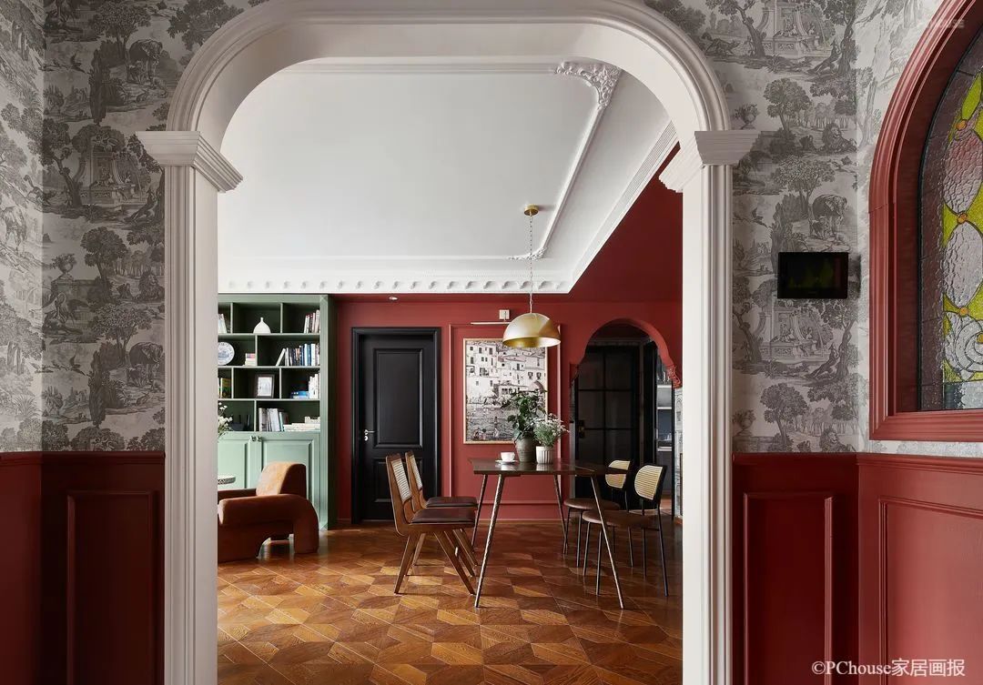 大胆红配绿竟也很时髦?北京150㎡法式中国风,装出了油画般的高级感休闲区蓝鸢梦想 - Www.slyday.coM 大胆红配绿竟也很时髦?北京150㎡法式中国风,装出了油画般的高级感休闲区蓝鸢梦想 - Www.slyday.coM