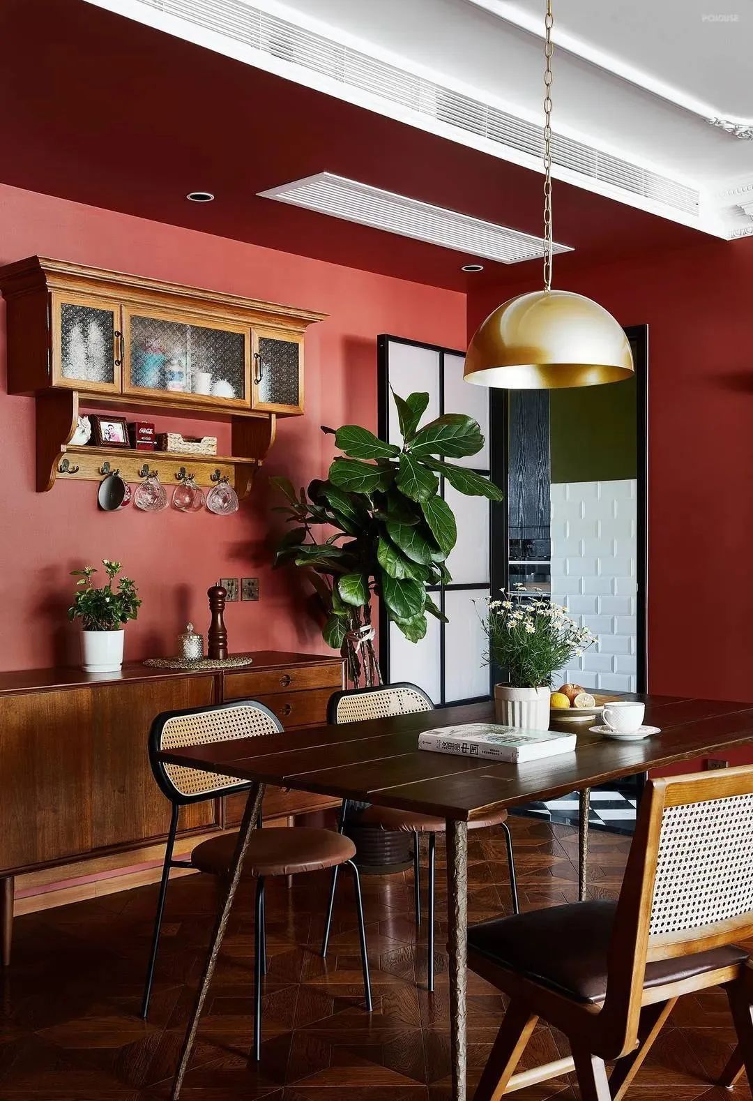 大胆红配绿竟也很时髦?北京150㎡法式中国风,装出了油画般的高级感休闲区蓝鸢梦想 - Www.slyday.coM 大胆红配绿竟也很时髦?北京150㎡法式中国风,装出了油画般的高级感休闲区蓝鸢梦想 - Www.slyday.coM