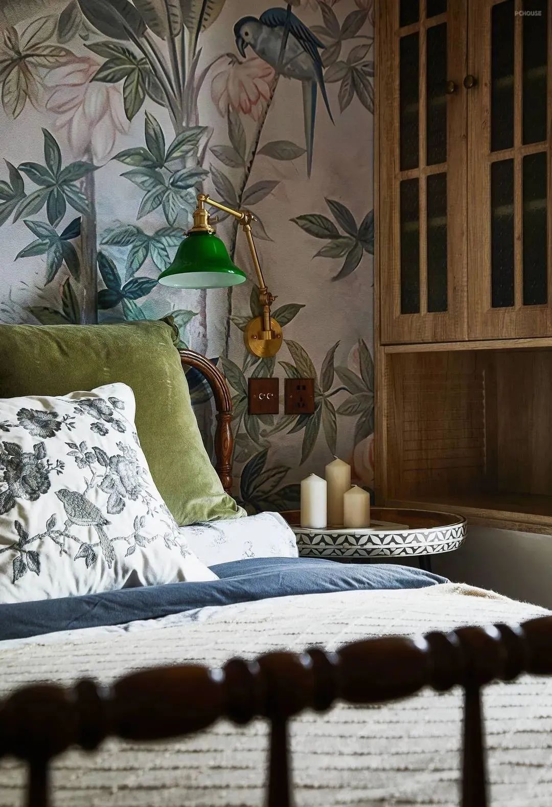 大胆红配绿竟也很时髦?北京150㎡法式中国风,装出了油画般的高级感休闲区蓝鸢梦想 - Www.slyday.coM 大胆红配绿竟也很时髦?北京150㎡法式中国风,装出了油画般的高级感休闲区蓝鸢梦想 - Www.slyday.coM