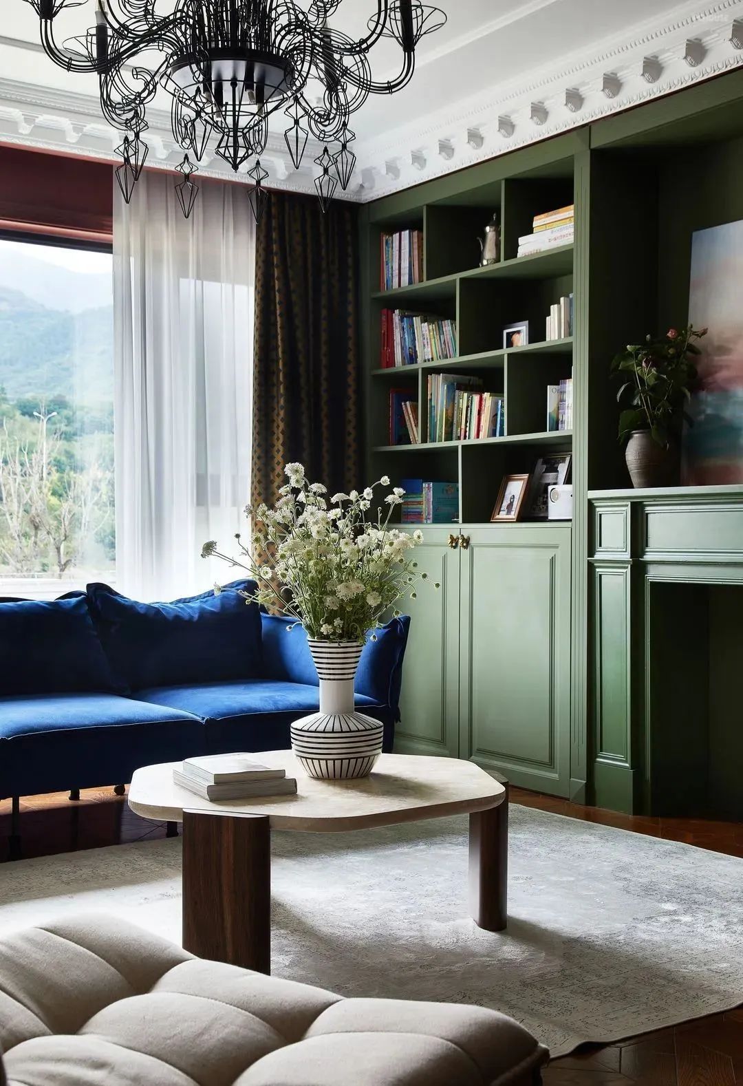 大胆红配绿竟也很时髦?北京150㎡法式中国风,装出了油画般的高级感休闲区蓝鸢梦想 - Www.slyday.coM 大胆红配绿竟也很时髦?北京150㎡法式中国风,装出了油画般的高级感休闲区蓝鸢梦想 - Www.slyday.coM