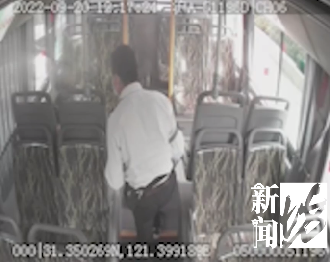 怪病?沪一女乘客公交上昏睡不醒,叫醒刚要说话又睡着了…休闲区蓝鸢梦想 - Www.slyday.coM 怪病?沪一女乘客公交上昏睡不醒,叫醒刚要说话又睡着了…休闲区蓝鸢梦想 - Www.slyday.coM