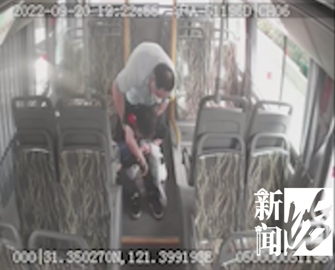 怪病?沪一女乘客公交上昏睡不醒,叫醒刚要说话又睡着了…休闲区蓝鸢梦想 - Www.slyday.coM 怪病?沪一女乘客公交上昏睡不醒,叫醒刚要说话又睡着了…休闲区蓝鸢梦想 - Www.slyday.coM