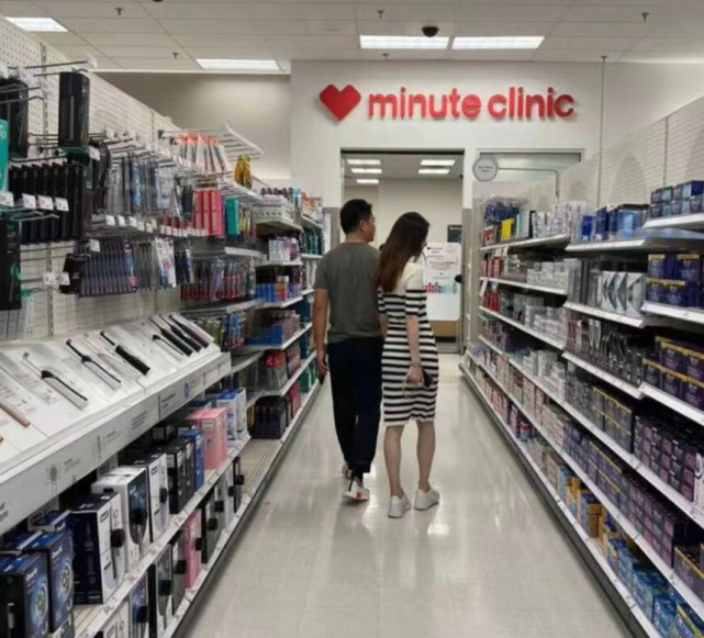 章泽天怀二胎和刘强东逛超市,肚子凸起明显,夫妻同框恩爱如初休闲区蓝鸢梦想 - Www.slyday.coM 章泽天怀二胎和刘强东逛超市,肚子凸起明显,夫妻同框恩爱如初休闲区蓝鸢梦想 - Www.slyday.coM