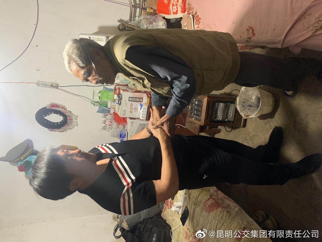 隔离期间转运驾驶员含泪送别百公里外母亲解除隔离后贴心护送回家悼念休闲区蓝鸢梦想 - Www.slyday.coM 隔离期间转运驾驶员含泪送别百公里外母亲解除隔离后贴心护送回家悼念休闲区蓝鸢梦想 - Www.slyday.coM