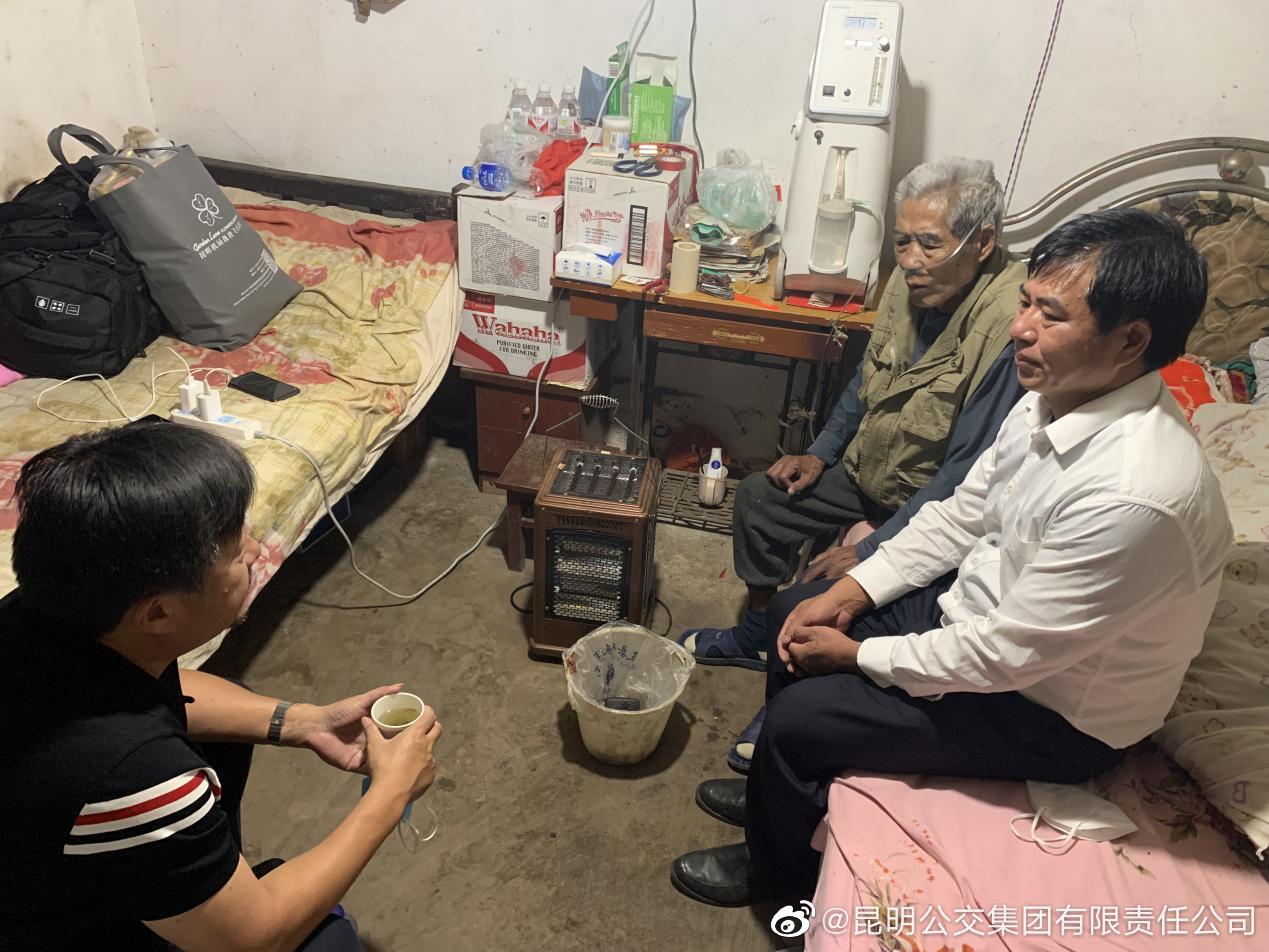 隔离期间转运驾驶员含泪送别百公里外母亲解除隔离后贴心护送回家悼念休闲区蓝鸢梦想 - Www.slyday.coM 隔离期间转运驾驶员含泪送别百公里外母亲解除隔离后贴心护送回家悼念休闲区蓝鸢梦想 - Www.slyday.coM