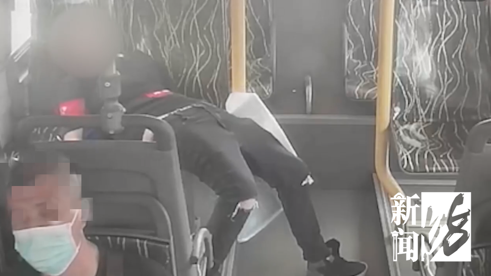 怪病?沪一女乘客公交上昏睡不醒,叫醒刚要说话又睡着了…休闲区蓝鸢梦想 - Www.slyday.coM 怪病?沪一女乘客公交上昏睡不醒,叫醒刚要说话又睡着了…休闲区蓝鸢梦想 - Www.slyday.coM