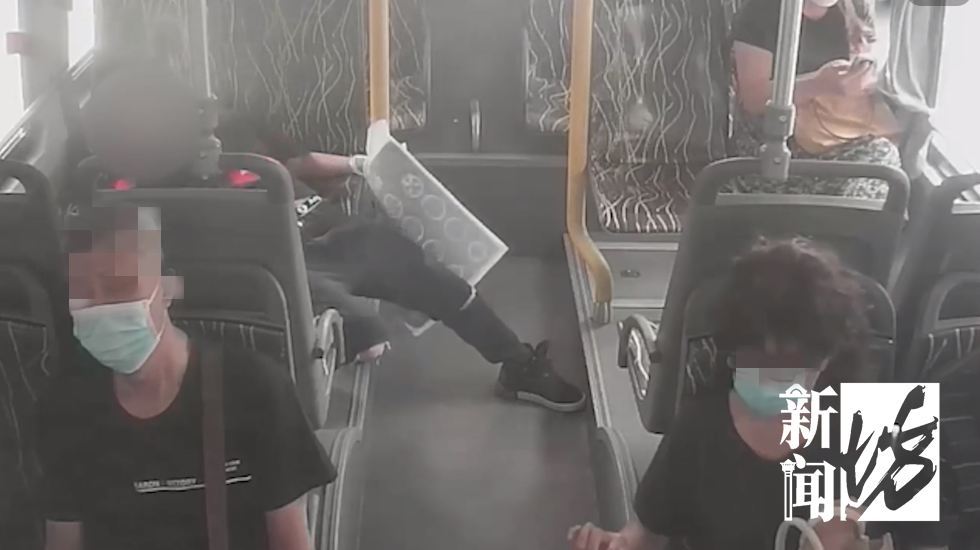 怪病?沪一女乘客公交上昏睡不醒,叫醒刚要说话又睡着了…休闲区蓝鸢梦想 - Www.slyday.coM 怪病?沪一女乘客公交上昏睡不醒,叫醒刚要说话又睡着了…休闲区蓝鸢梦想 - Www.slyday.coM