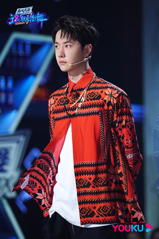 《这!就是街舞》第五季五大战队复赛首秀高光不断 王一博李承铉刘雨昕为舞者精神面貌点赞休闲区蓝鸢梦想 - Www.slyday.coM 《这!就是街舞》第五季五大战队复赛首秀高光不断 王一博李承铉刘雨昕为舞者精神面貌点赞休闲区蓝鸢梦想 - Www.slyday.coM