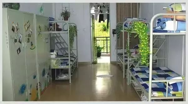 在广东读书上学是一种什么体验?真的太太太太太太...好吃了休闲区蓝鸢梦想 - Www.slyday.coM 在广东读书上学是一种什么体验?真的太太太太太太...好吃了休闲区蓝鸢梦想 - Www.slyday.coM