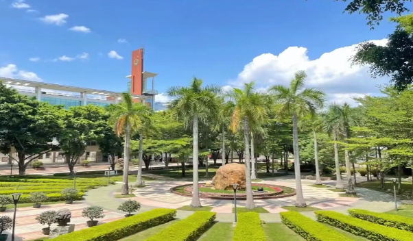 在广东读书上学是一种什么体验?真的太太太太太太...好吃了休闲区蓝鸢梦想 - Www.slyday.coM 在广东读书上学是一种什么体验?真的太太太太太太...好吃了休闲区蓝鸢梦想 - Www.slyday.coM