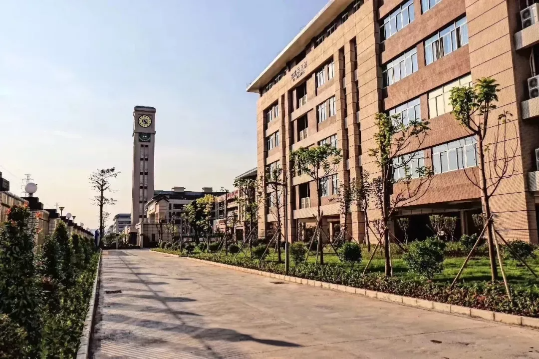 在广东读书上学是一种什么体验?真的太太太太太太...好吃了休闲区蓝鸢梦想 - Www.slyday.coM 在广东读书上学是一种什么体验?真的太太太太太太...好吃了休闲区蓝鸢梦想 - Www.slyday.coM