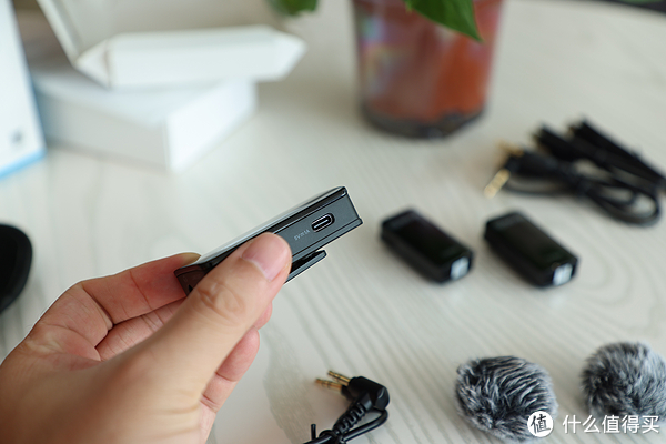 体型小巧却不失专业性!无感佩戴不是梦,好声音的拾取就靠它!BOYA新款无线麦克风XM6休闲区蓝鸢梦想 - Www.slyday.coM 体型小巧却不失专业性!无感佩戴不是梦,好声音的拾取就靠它!BOYA新款无线麦克风XM6休闲区蓝鸢梦想 - Www.slyday.coM