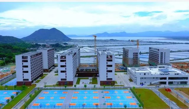 在广东读书上学是一种什么体验?真的太太太太太太...好吃了休闲区蓝鸢梦想 - Www.slyday.coM 在广东读书上学是一种什么体验?真的太太太太太太...好吃了休闲区蓝鸢梦想 - Www.slyday.coM