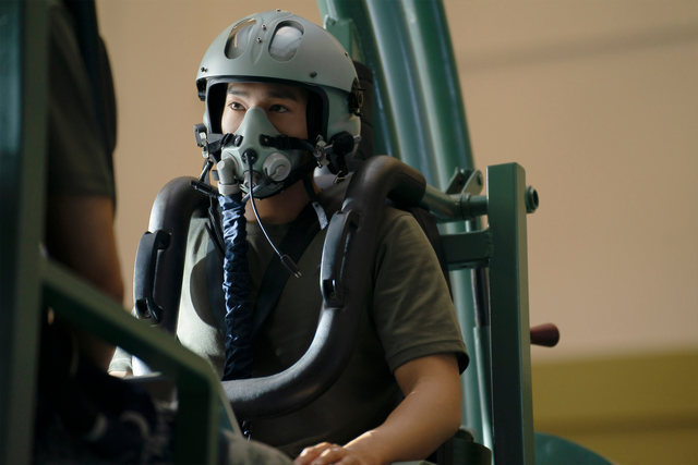 “双20”接英雄回家,《长空之王》带我们走到这些幕后英雄的身边休闲区蓝鸢梦想 - Www.slyday.coM “双20”接英雄回家,《长空之王》带我们走到这些幕后英雄的身边休闲区蓝鸢梦想 - Www.slyday.coM