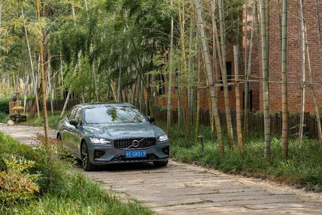 感受大武汉的另一面,沃尔沃S60 B5试驾体验休闲区蓝鸢梦想 - Www.slyday.coM 感受大武汉的另一面,沃尔沃S60 B5试驾体验休闲区蓝鸢梦想 - Www.slyday.coM