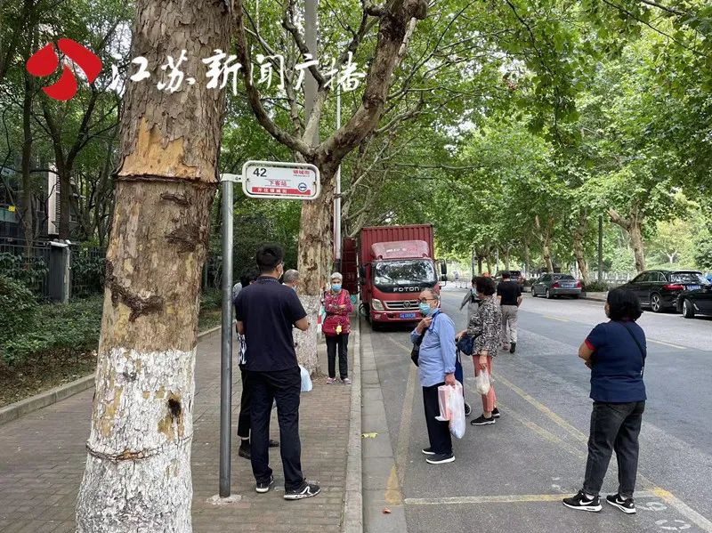 公交首末站被投诉扰民 便利与宁静如何兼顾?休闲区蓝鸢梦想 - Www.slyday.coM 公交首末站被投诉扰民 便利与宁静如何兼顾?休闲区蓝鸢梦想 - Www.slyday.coM