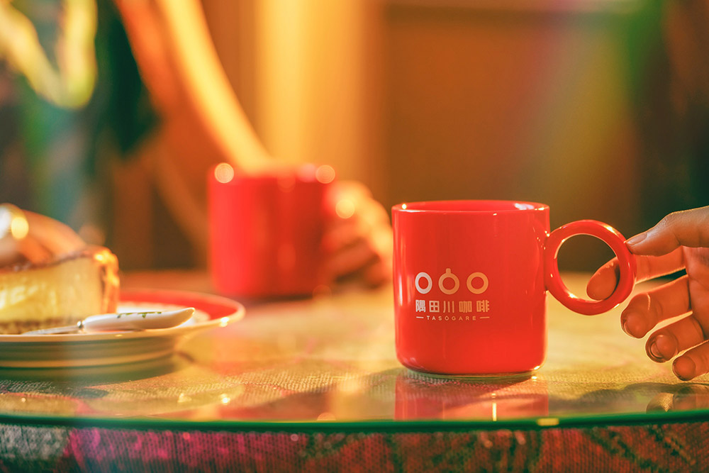 隅田川咖啡品牌短片《一万杯如初见》 和王家卫一起打造极致咖啡美学休闲区蓝鸢梦想 - Www.slyday.coM 隅田川咖啡品牌短片《一万杯如初见》 和王家卫一起打造极致咖啡美学休闲区蓝鸢梦想 - Www.slyday.coM