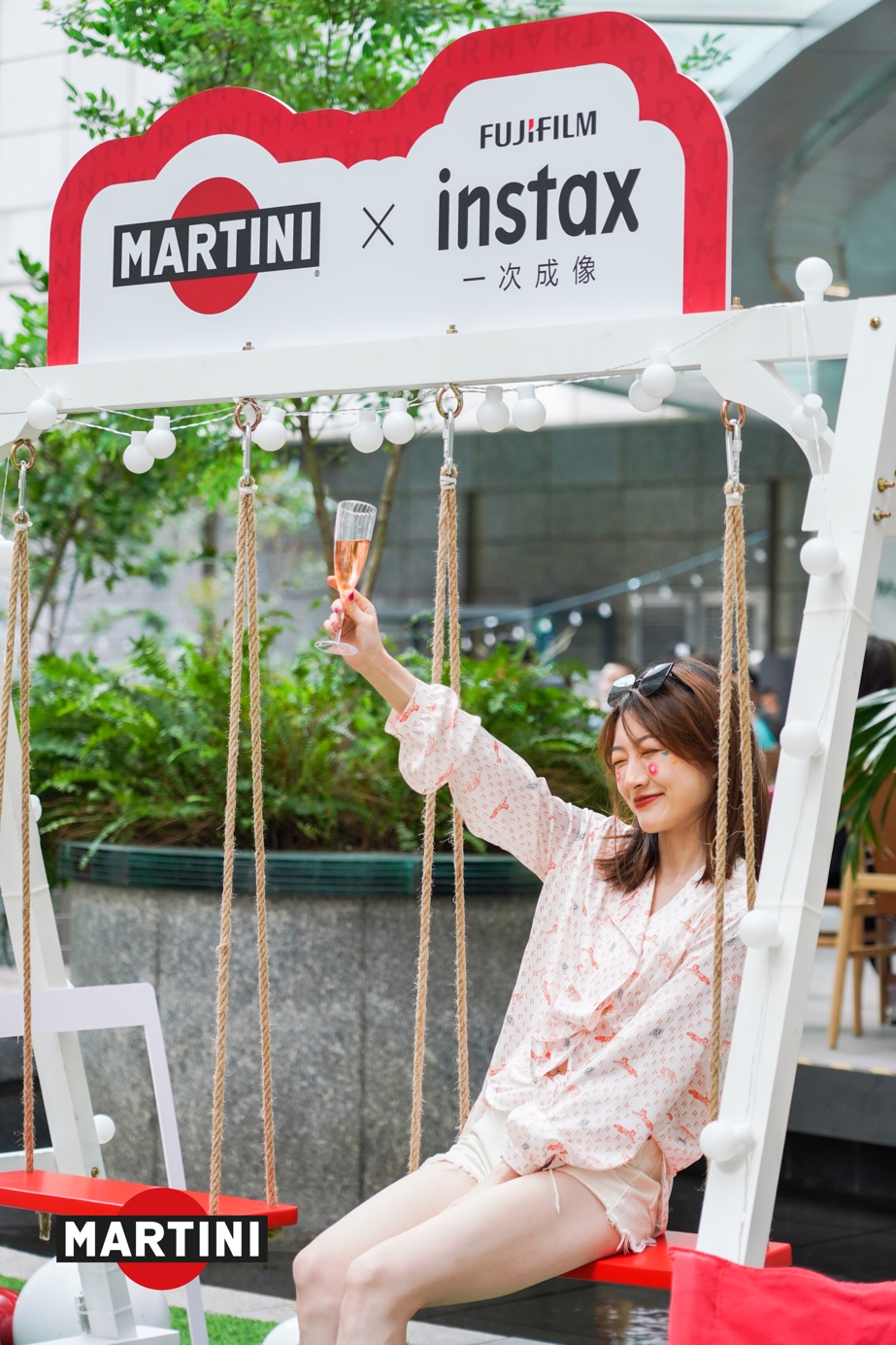 气氛至上,心动满分,和MARTINI马天尼一起相聚“「尼」的气氛露营”休闲区蓝鸢梦想 - Www.slyday.coM 气氛至上,心动满分,和MARTINI马天尼一起相聚“「尼」的气氛露营”休闲区蓝鸢梦想 - Www.slyday.coM