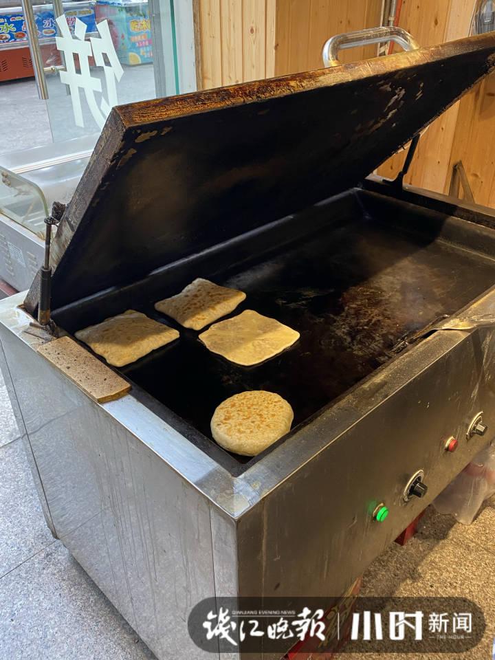 热乎乎香喷喷的东阳肉饼想吃吗?藏在杭州小区的这家小店,带来家的味道休闲区蓝鸢梦想 - Www.slyday.coM 热乎乎香喷喷的东阳肉饼想吃吗?藏在杭州小区的这家小店,带来家的味道休闲区蓝鸢梦想 - Www.slyday.coM