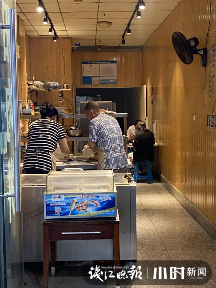 热乎乎香喷喷的东阳肉饼想吃吗?藏在杭州小区的这家小店,带来家的味道休闲区蓝鸢梦想 - Www.slyday.coM 热乎乎香喷喷的东阳肉饼想吃吗?藏在杭州小区的这家小店,带来家的味道休闲区蓝鸢梦想 - Www.slyday.coM