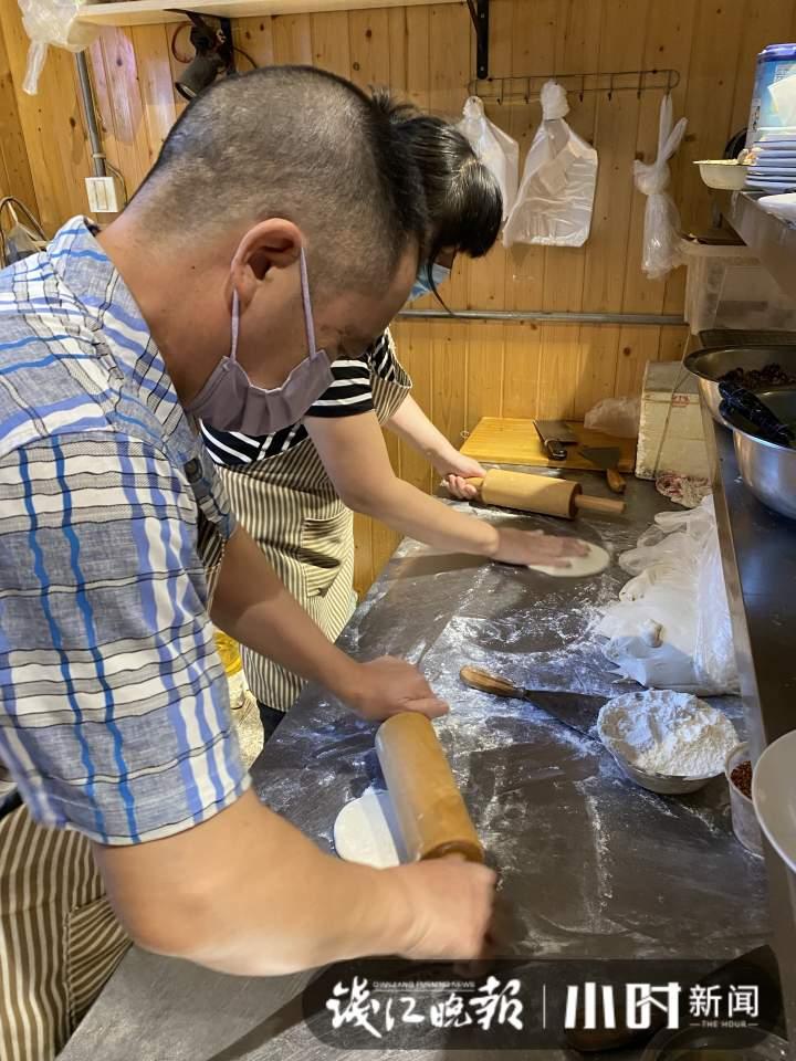 热乎乎香喷喷的东阳肉饼想吃吗?藏在杭州小区的这家小店,带来家的味道休闲区蓝鸢梦想 - Www.slyday.coM 热乎乎香喷喷的东阳肉饼想吃吗?藏在杭州小区的这家小店,带来家的味道休闲区蓝鸢梦想 - Www.slyday.coM