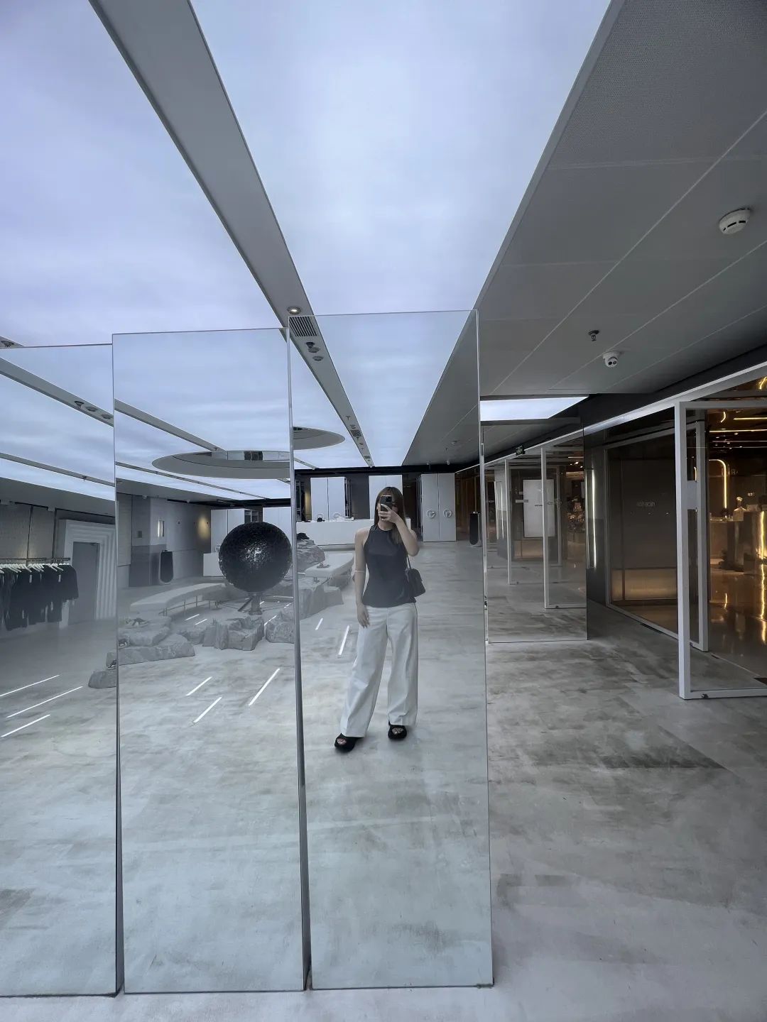 2023年春夏什么样的鞋、包会流行,米兰时装周都已经告诉你了!休闲区蓝鸢梦想 - Www.slyday.coM 2023年春夏什么样的鞋、包会流行,米兰时装周都已经告诉你了!休闲区蓝鸢梦想 - Www.slyday.coM