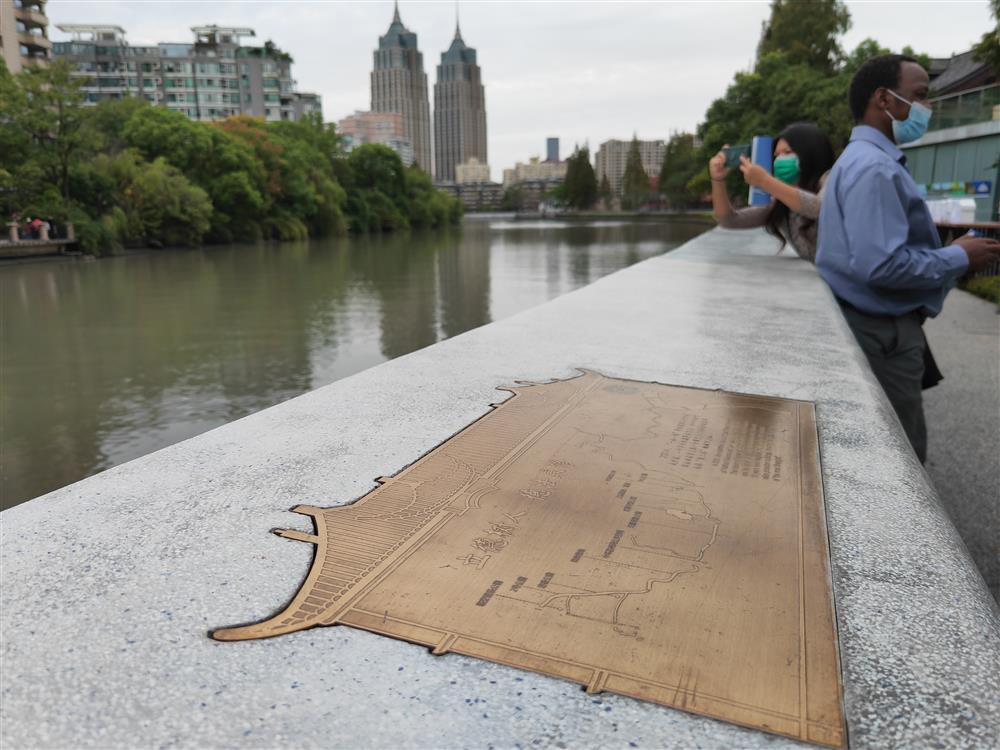 外国人眼中的上海有啥不一样?当年钱学森就是从这条弄堂骑自行车去交大读书…休闲区蓝鸢梦想 - Www.slyday.coM 外国人眼中的上海有啥不一样?当年钱学森就是从这条弄堂骑自行车去交大读书…休闲区蓝鸢梦想 - Www.slyday.coM