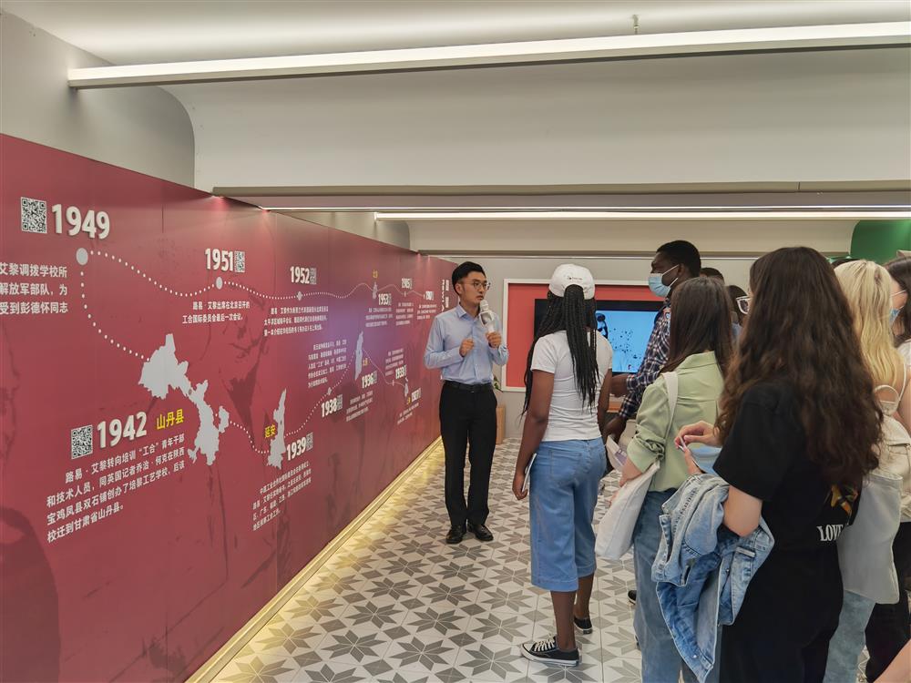 外国人眼中的上海有啥不一样?当年钱学森就是从这条弄堂骑自行车去交大读书…休闲区蓝鸢梦想 - Www.slyday.coM 外国人眼中的上海有啥不一样?当年钱学森就是从这条弄堂骑自行车去交大读书…休闲区蓝鸢梦想 - Www.slyday.coM