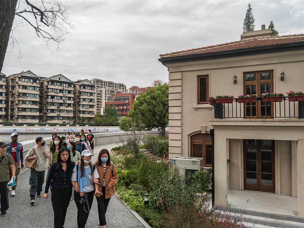 外国人眼中的上海有啥不一样?当年钱学森就是从这条弄堂骑自行车去交大读书…休闲区蓝鸢梦想 - Www.slyday.coM 外国人眼中的上海有啥不一样?当年钱学森就是从这条弄堂骑自行车去交大读书…休闲区蓝鸢梦想 - Www.slyday.coM