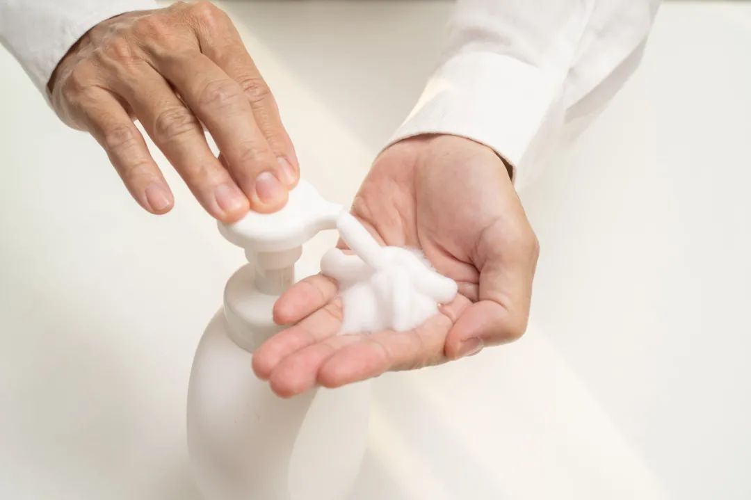 泡沫洗手液为什么一按就能出泡沫?休闲区蓝鸢梦想 - Www.slyday.coM 泡沫洗手液为什么一按就能出泡沫?休闲区蓝鸢梦想 - Www.slyday.coM