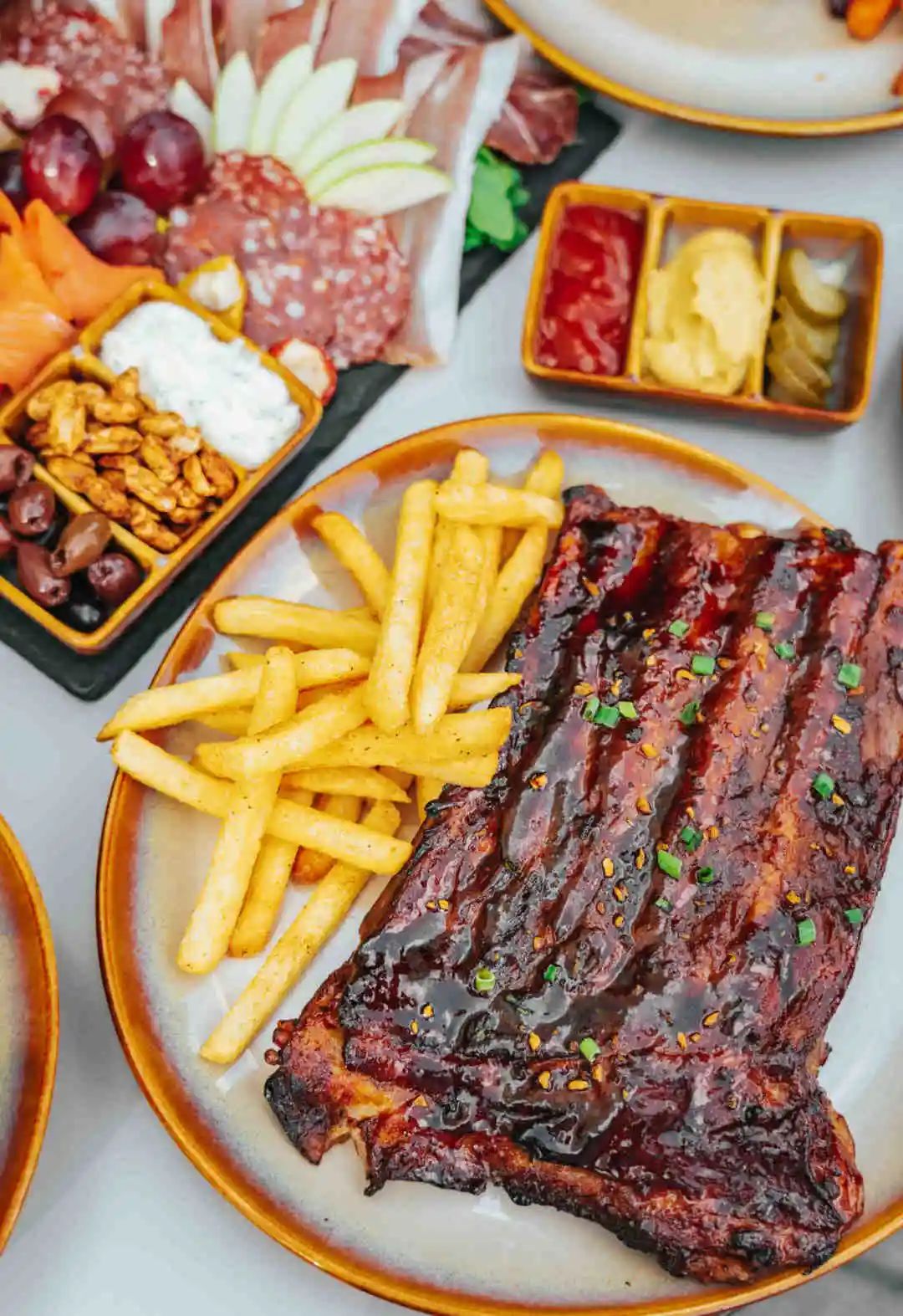 为什么这家帝都爆火餐吧的秋日大餐能让人如此上头?|TO探店休闲区蓝鸢梦想 - Www.slyday.coM 为什么这家帝都爆火餐吧的秋日大餐能让人如此上头?|TO探店休闲区蓝鸢梦想 - Www.slyday.coM