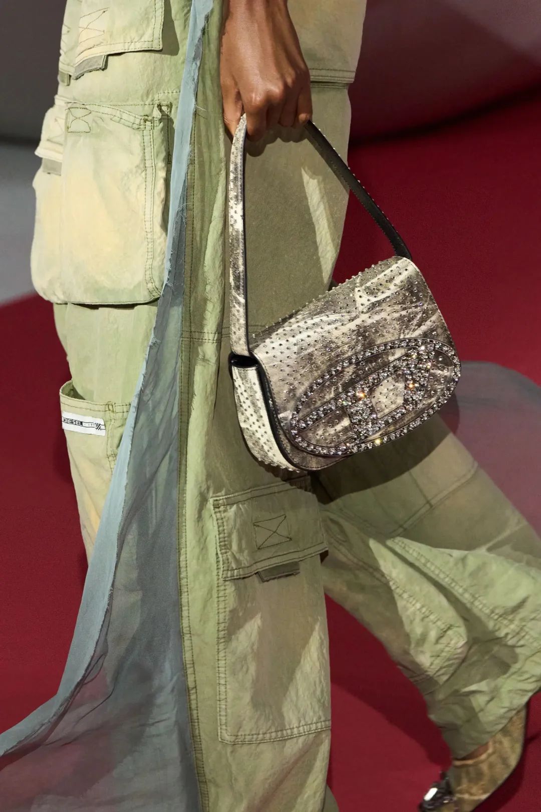 2023年春夏什么样的鞋、包会流行,米兰时装周都已经告诉你了!休闲区蓝鸢梦想 - Www.slyday.coM 2023年春夏什么样的鞋、包会流行,米兰时装周都已经告诉你了!休闲区蓝鸢梦想 - Www.slyday.coM