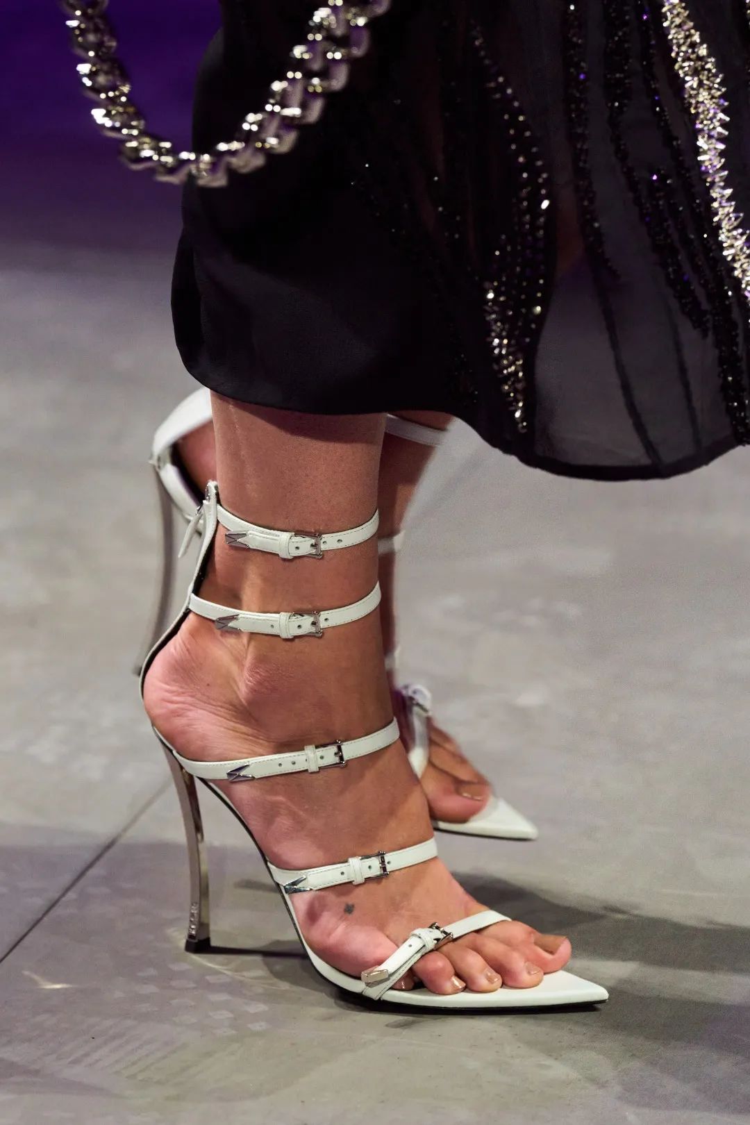 2023年春夏什么样的鞋、包会流行,米兰时装周都已经告诉你了!休闲区蓝鸢梦想 - Www.slyday.coM 2023年春夏什么样的鞋、包会流行,米兰时装周都已经告诉你了!休闲区蓝鸢梦想 - Www.slyday.coM